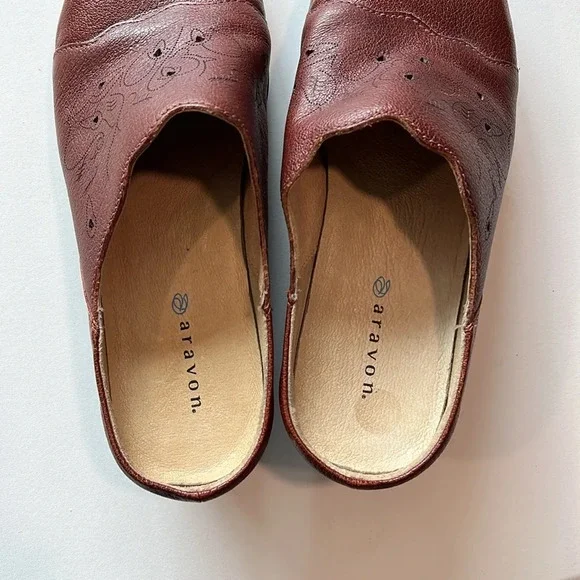 Aravon - 8.5, leather clog style slip on - Picture 4 of 7